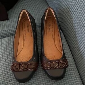 Softspots Women's Blue and Brown Flats